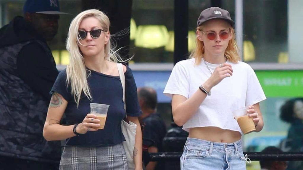 Kristen Stewart: సహనటితో నిశ్చితార్థం చేసుకున్న ట్విలైట్ హీరోయిన్.. త్వరలోనే పెళ్లి చేసుకుంటామని ప్రకటన.. Kristen Stewart: సహనటితో నిశ్చితార్థం చేసుకున్న ట్విలైట్ హీరోయిన్.. త్వరలోనే పెళ్లి చేసుకుంటామని ప్రకటన..