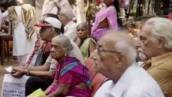 Pensioners: పెన్షన్ దారులకు శుభవార్త.. ఇప్పుడు జీతంలాగే పెన్షన్.. నెల చివరి రోజు అకౌంట్లోకి..