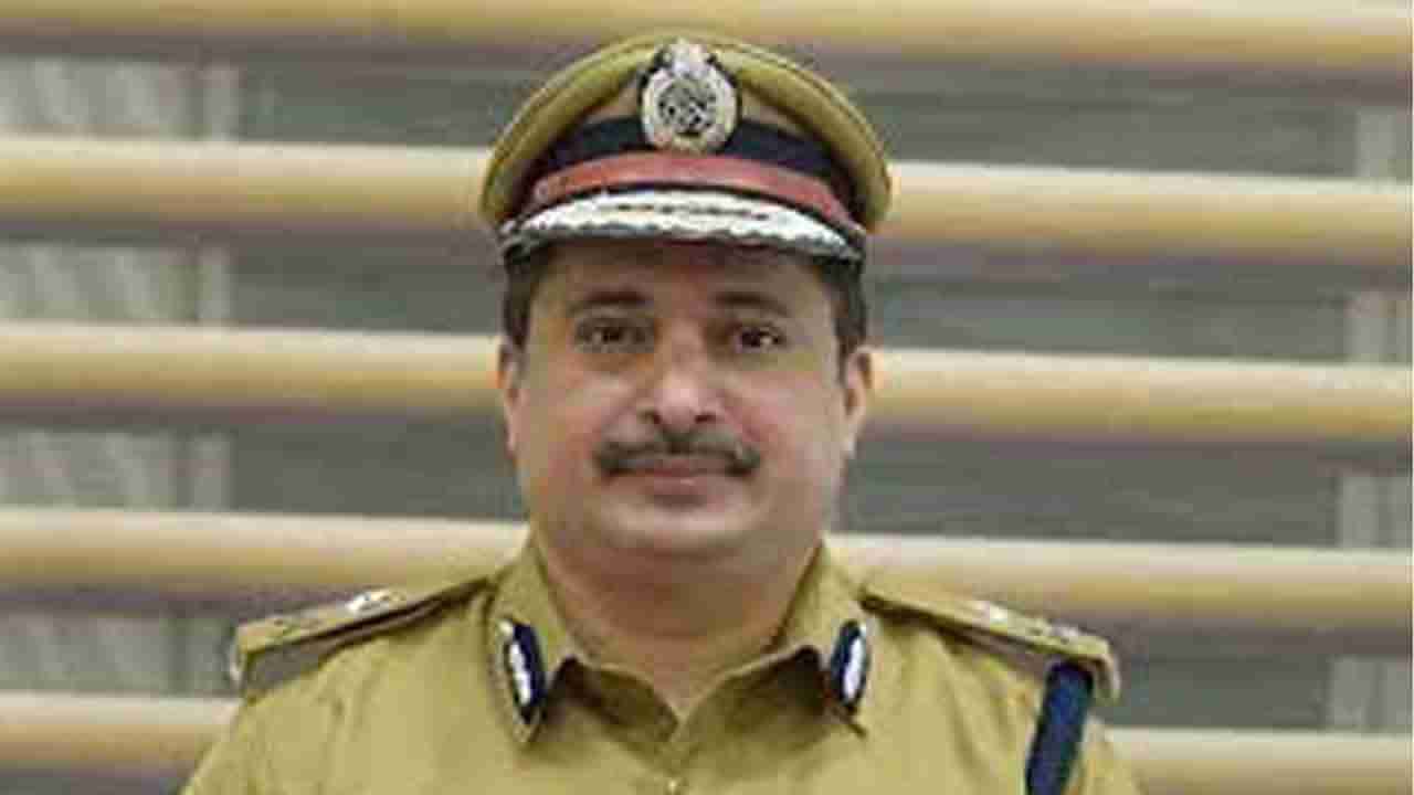 Lakshman Naik IPS: సీనియర్‌ ఐపీఎస్‌ అధికారి లక్ష్మణ్‌ నాయక్‌పై వేటు.. సస్పెండ్‌ చేసిన కేరళ ప్రభుత్వం.. కారణం అదేనా..?