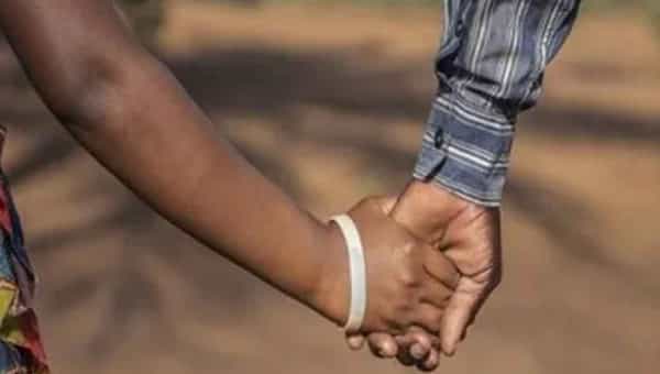 Love: ప్రియుడు మాట్లాడటం లేదని 100 నెంబర్కు ఫోన్ చేసిన ప్రియురాలు.. చివరకు పోలీసులు ఏం చేశారంటే..?