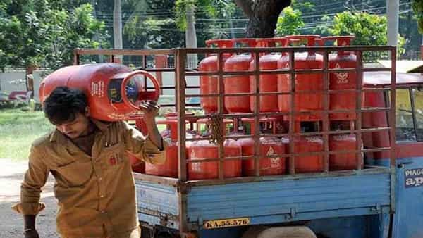 LPG Subsidy: గ్యాస్ కస్టమర్లకు గుడ్న్యూస్.. ఇకపై రూ.587కే సిలిండర్.. సబ్సిడీ పొందండి ఇలా..