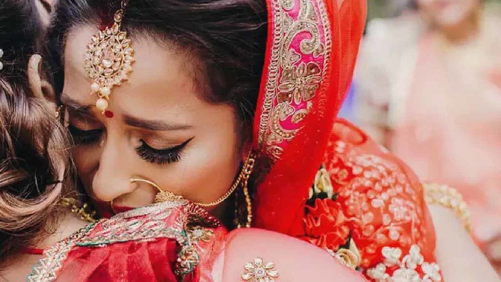 Relationship: పెళ్లి తరువాత స్త్రీ తన తల్లిదండ్రులకు బాసటగా నిలవగలదా? ఆ బాధ్యతను అత్తింటి వారు తిరస్కరిస్తే ఏం చేయాలి? Relationship: పెళ్లి తరువాత స్త్రీ తన తల్లిదండ్రులకు బాసటగా నిలవగలదా? ఆ బాధ్యతను అత్తింటి వారు తిరస్కరిస్తే ఏం చేయాలి?