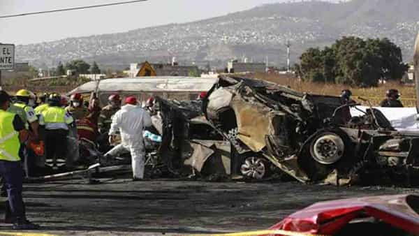 Mexico Road Accident: మెక్సికోలో ఘోర ప్రమాదం.. టోల్ బూత్ వద్ద ట్రక్కు బీభత్సం..15మంది సజీవదహనం