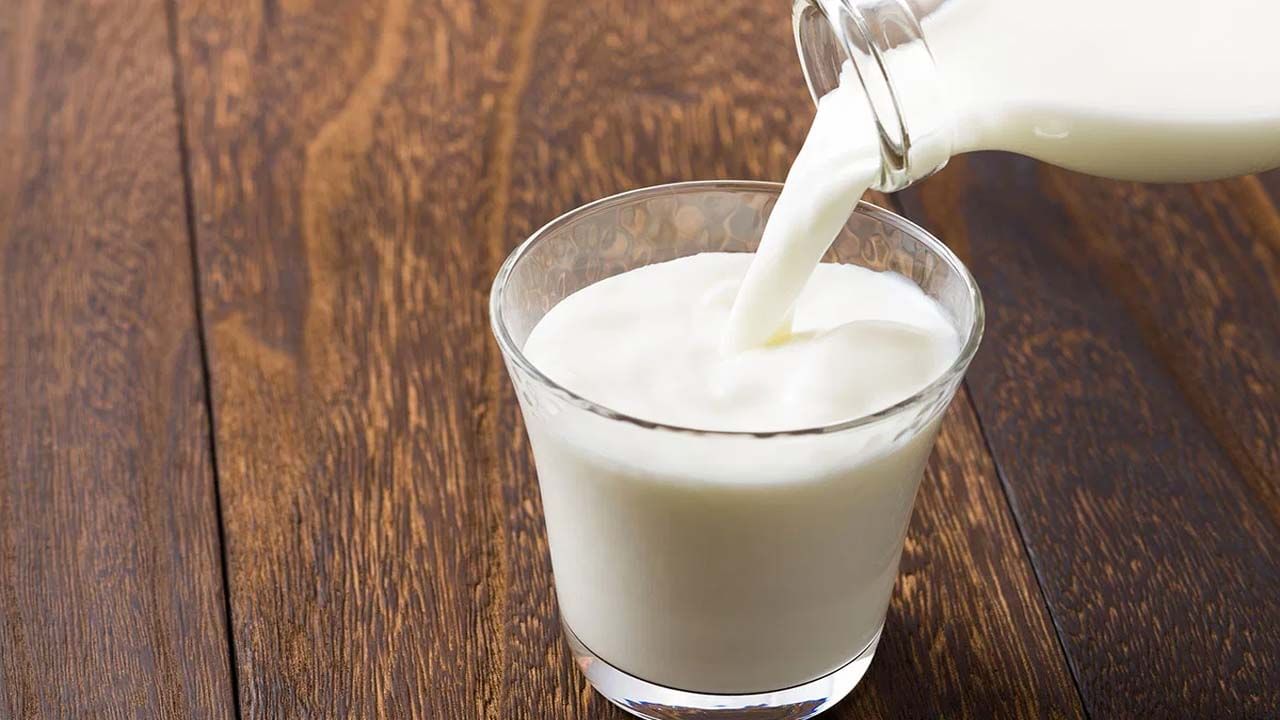 Milk: ఒరిజినల్ అనుకుంటే మోసపోయినట్టే.. మార్కెట్లో నకిలీ పాలు.. చూస్తే షాక్..