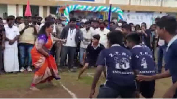 MLA Roja: తగ్గేదెలే.. విద్యార్థులతో కబడ్డీ ఆడిన ఎమ్మెల్యే రోజా.. వీడియోలు వైరల్..