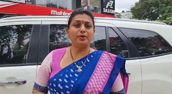 MLA Roja: ఎమ్మెల్యే రోజాకు తృటితో తప్పిన ప్రమాదం.. ఆమె ప్రయాణిస్తున్న ఫ్లైట్కు ఏమైందంటే..