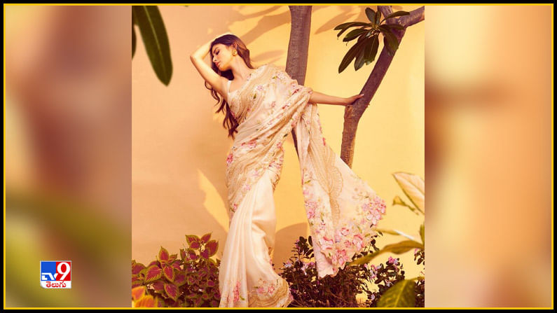 Mouni Roy New Photos. Credit by:Mouni Roy/Instagram