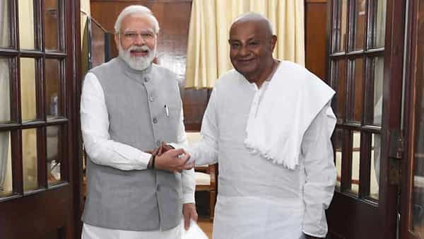 PM Narendra Modi: మాజీ ప్రధాని దేవగౌడతో నరేంద్రమోడీ భేటీ .. రాజకీయ వర్గాల్లో హాట్ టాపిక్..