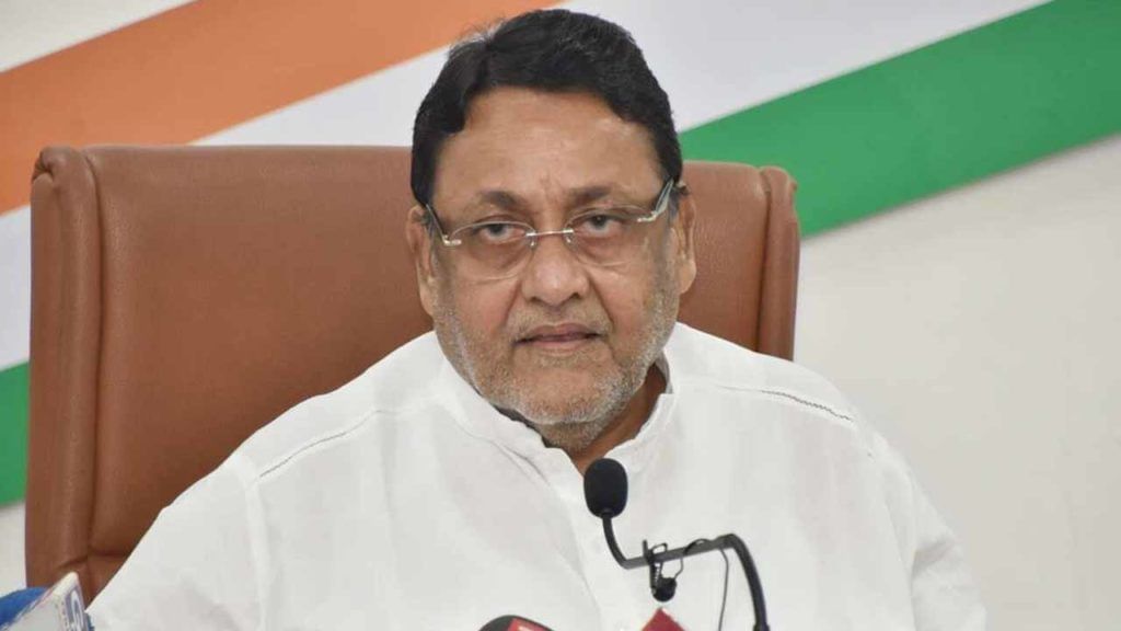 Political News: ఇన్నాళ్లు ఓ ఆఫీసర్ను టార్గెట్ చేసిన మంత్రివర్యులు.. ఇప్పుడు ఆయనే టార్గెట్గా మారారు. Political News: ఇన్నాళ్లు ఓ ఆఫీసర్ను టార్గెట్ చేసిన మంత్రివర్యులు.. ఇప్పుడు ఆయనే టార్గెట్గా మారారు.