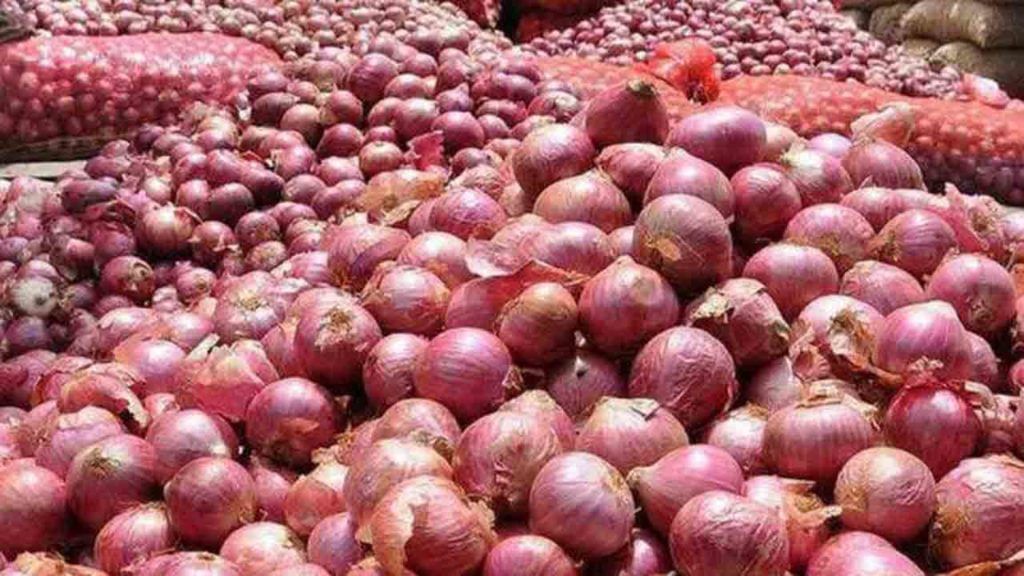 Onion Price: కేంద్రం గుడ్న్యూస్.. మార్కెట్లోకి బఫర్ స్టాక్.. భారీగా తగ్గిన ఉల్లి ధర..! Onion Price: కేంద్రం గుడ్న్యూస్.. మార్కెట్లోకి బఫర్ స్టాక్.. భారీగా తగ్గిన ఉల్లి ధర..!