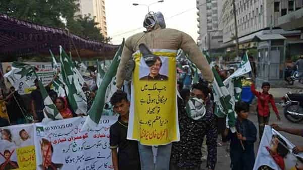 Pakistan News: పాకిస్తాన్లో తీవ్ర ద్రవ్యోల్భణం.. పెట్రోలు, చక్కెర, పాలు సహా పలు వస్తువుల ధరల పెరుగుదల