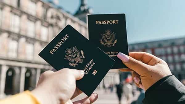 Passport: ఆన్లైన్లో కవర్ ఆర్డర్ చేస్తే ఏకంగా పాస్పోర్టే వచ్చింది.. అందులోనే మరో ట్విస్ట్.. ఎంటంటే..?