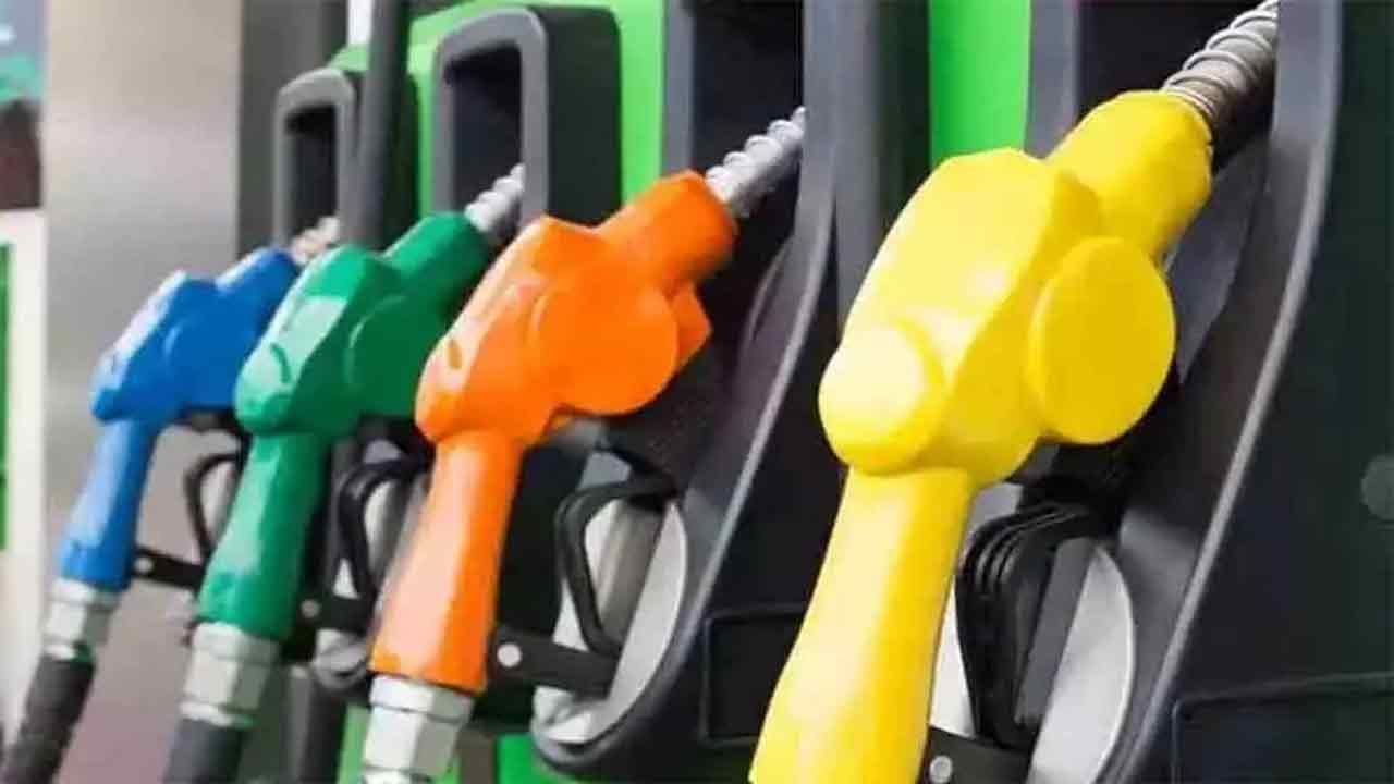 Petrol and Diesel Price: నిన్నటి ధరల వద్దే స్థిరంగా పెట్రోల్, డీజిల్ ధరలు.. ఏ ప్రాంతంలో ఎలా ఉన్నాయంటే..