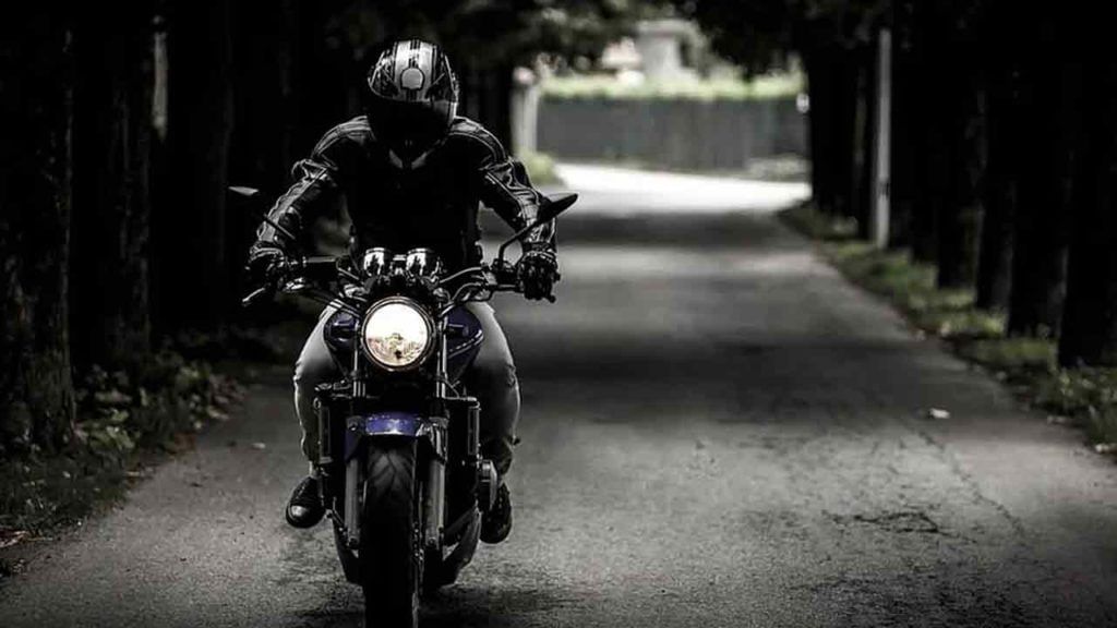 Bikes: బైక్స్ అన్నీ పెట్రోల్తో నడుస్తాయి.. కానీ డీజిల్తో నడిచే బైక్లు ఎందుకు రావడం లేదు..? Bikes: బైక్స్ అన్నీ పెట్రోల్తో నడుస్తాయి.. కానీ డీజిల్తో నడిచే బైక్లు ఎందుకు రావడం లేదు..?