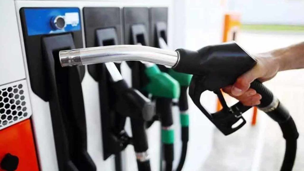 Petrol Diesel Price: మెట్రో నగరాల్లో పెట్రోల్, డీజిల్ ధరలు స్థిరంగా.. తెలుగు రాష్ట్రాల్లో మాత్రం తగ్గిన వేగం.. Petrol Diesel Price: మెట్రో నగరాల్లో పెట్రోల్, డీజిల్ ధరలు స్థిరంగా.. తెలుగు రాష్ట్రాల్లో మాత్రం తగ్గిన వేగం..
