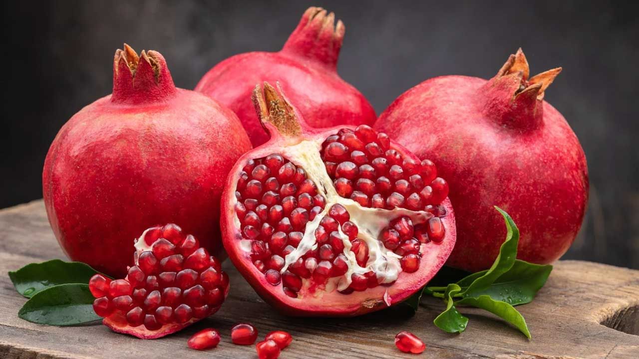Pomegranate Benefits: దానిమ్మతో బోలెడన్నీ ప్రయోజనాలు.. రక్తపోటుకు చెక్.. బరువు తగ్గించడంలోనూ బెస్ట్..