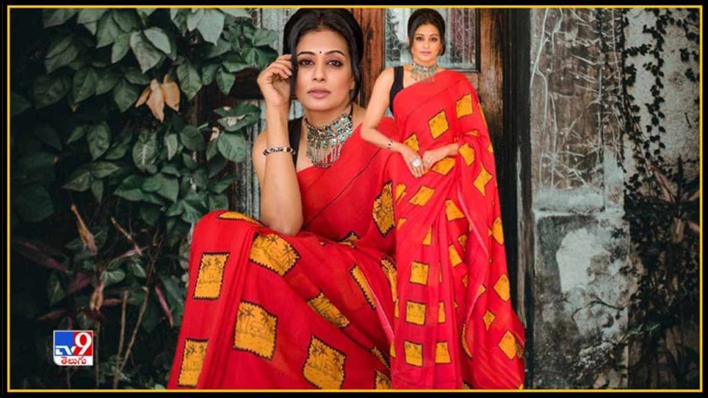 Priyamani: ఎర్రచీరలో ప్రియమణి అదిరేటి అందాలు.. కుర్రాళ్ల మతులు పోవాల్సిందే.! వైరల్ పిక్స్!