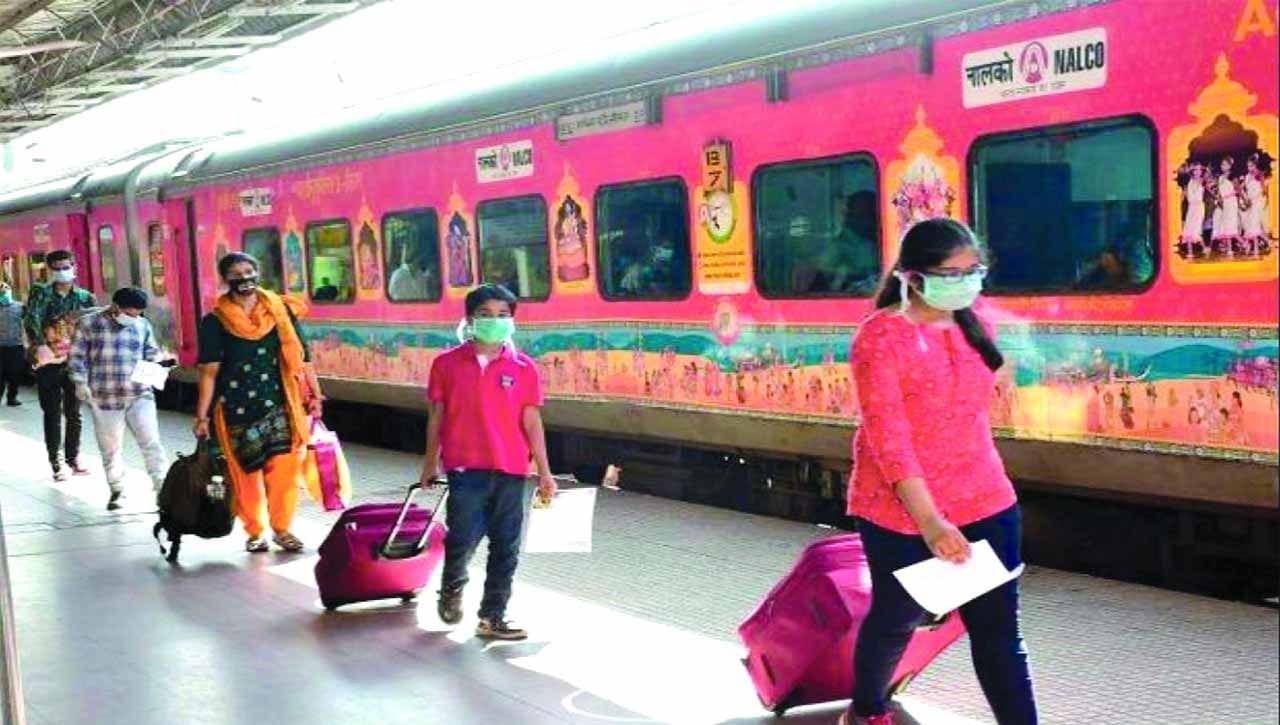 Railway Diwali: రైల్వే ప్ర‌యాణికుల‌కు గుడ్ న్యూస్‌.. దీపావ‌ళి ర‌ద్దీ దృష్ట్యా అధికారుల ప్ర‌త్యేక ఏర్పాట్లు..