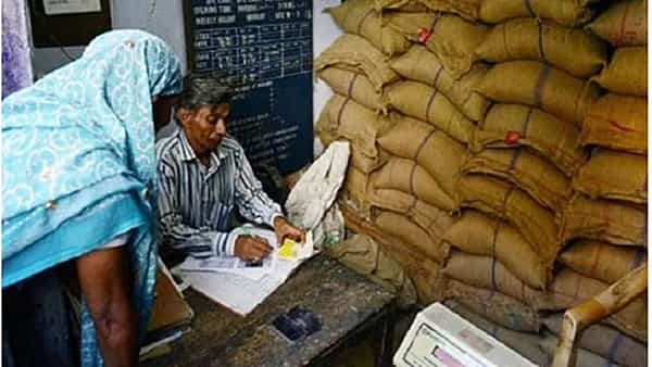 Free Ration: ఉచిత రేషన్ పంపిణీ ఈ నెలతో లాస్ట్.. డిసెంబర్ నుంచి నిలిపివేస్తారు..! ఎందుకో తెలుసుకోండి..