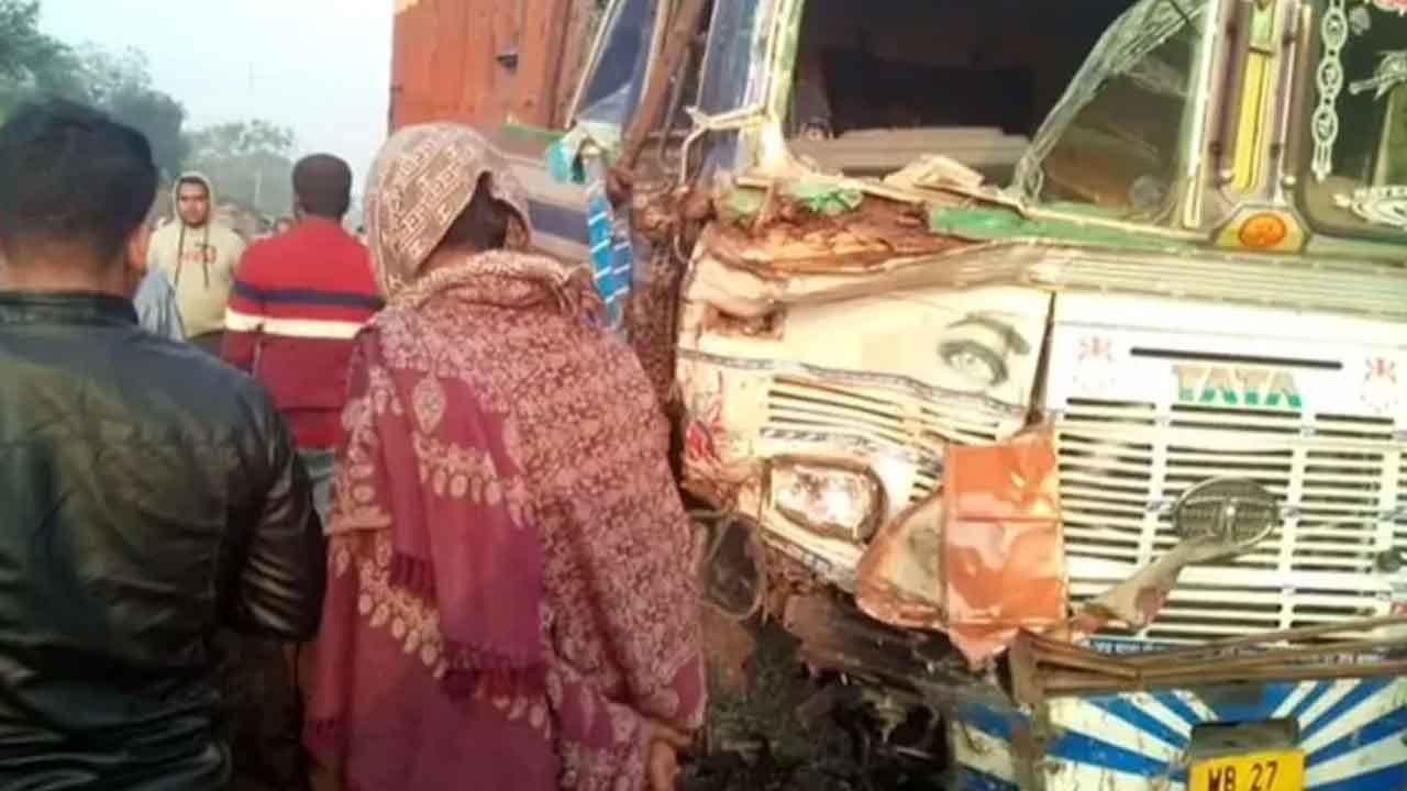 Road Accident: ఘోర రోడ్డు ప్రమాదం.. 18 మంది దుర్మరణం.. బంధువు అంతిమ సంస్కారాలకు వెళ్తుండగా..