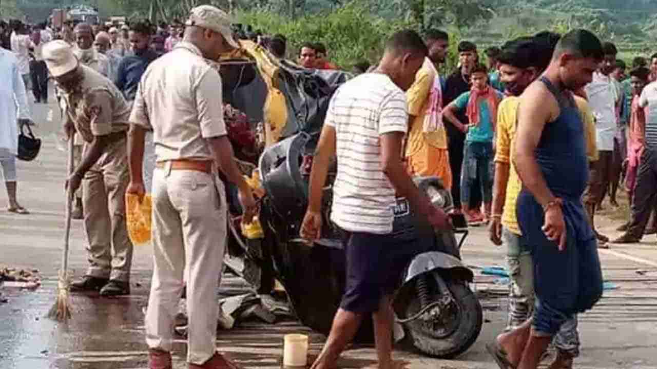 Road Accident: ఛత్‌పూజ చేసుకొని ఇంటికి వెళుతుండగా.. ఘోర రోడ్డు ప్రమాదం.. 9 మంది దుర్మరణం