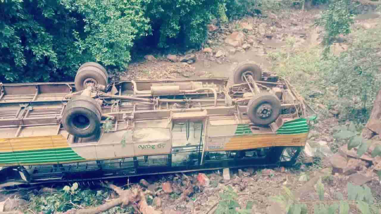 Bus Accident: అహోబిలం వద్ద రోడ్డు ప్రమాదం.. లోయలోపడ్డ ఆర్టీసీ బస్సు.. 10మంది తీవ్రగాయాలు!