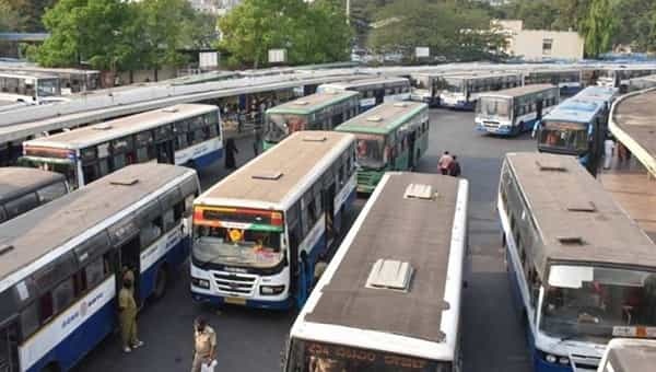 RTC Buses: బస్సు ప్రయాణంలో సెల్ ఫోన్లో పాటలు వింటున్నారా.? ఇకపై అలా కుదరదు.. కీలక నిర్ణయం తీసుకున్న..