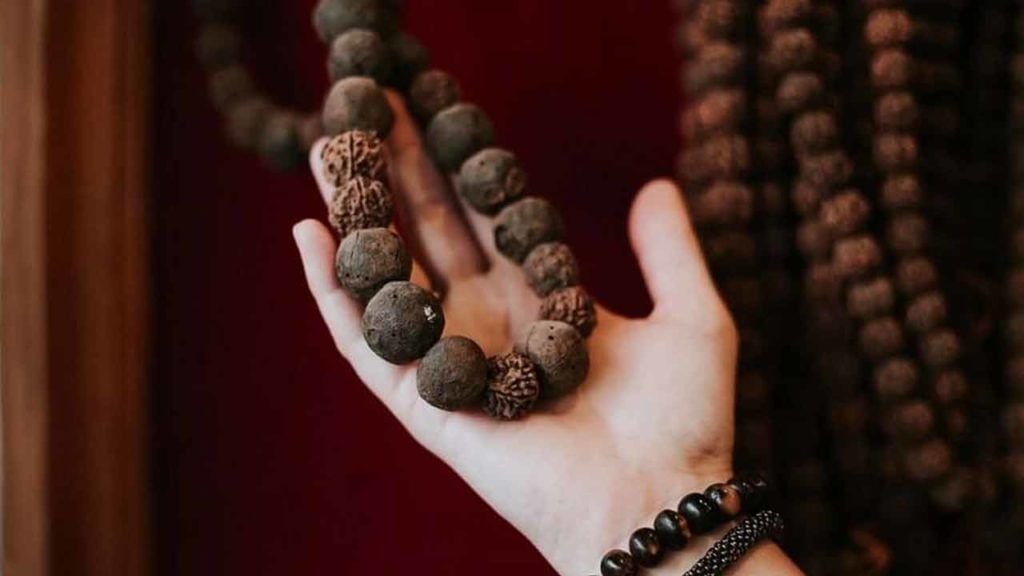 Rules for Rudraksha: రుద్రాక్ష ధరిస్తున్నారా? అయితే, ఈ నియమాలను ఖచ్చితంగా పాటించండి.. లేదంటే..