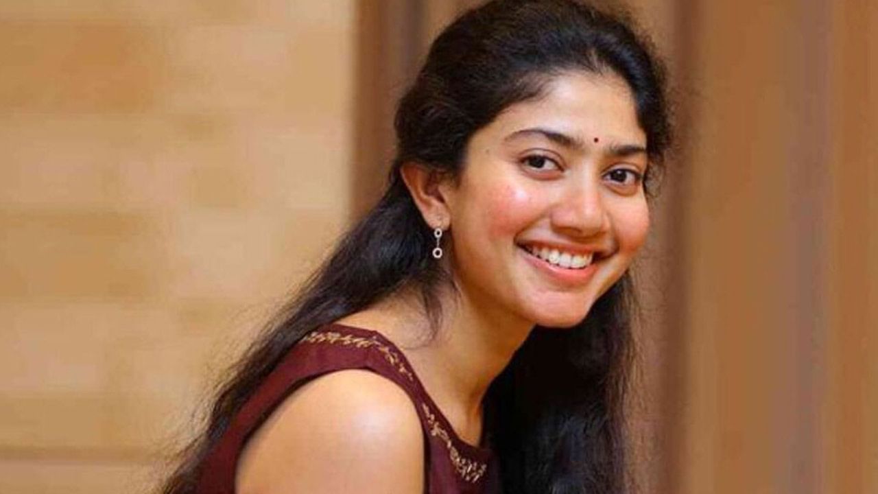 Sai Pallavi: అలాంటి పాత్రల్లో నటించాలని ఉంది.. మనసులో మాట బయటపెట్టిన నేచురల్ బ్యూటీ..