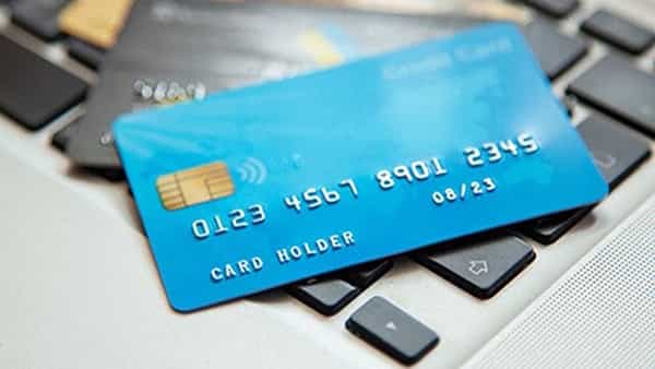 SBI Customers Alert: ఎస్బీఐ క్రెడిట్ కార్డు వినియోగదారులకు షాక్.. ఇక నుంచి ఆ లావాదేవీలపై ప్రాసెసింగ్ ఫీజు, పన్ను వసూలు..!