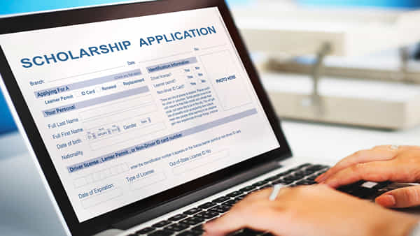 Scholarship: విద్యార్థులకు తెలంగాణ సర్కార్ గుడ్న్యూస్.. స్కాలర్షిప్స్ దరఖాస్తుల గడువు పెంపు..!