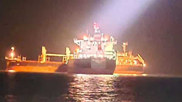 Ships Collision: అరెబియా సముద్రంలో ప్రమాదం.. ఢీకొన్న కార్గో షిప్లు.. కొనసాగుతున్న రెస్క్యూ