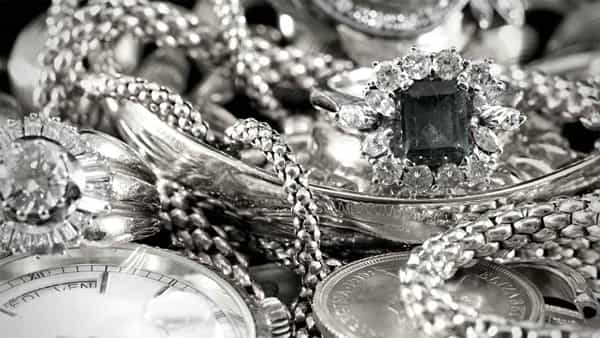 Silver Price Today: బంగారం బాటలోనే వెండి.. దేశంలో పలు నగరాల్లో పెరిగిన సిల్వర్ రేట్స్..