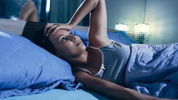 Health Problems: మీరు నిద్రించే ముందు ఈ పనులు చేస్తున్నారా..? ఇబ్బందుల్లో పడే ప్రమాదం ఉందంటున్న నిపుణులు..!