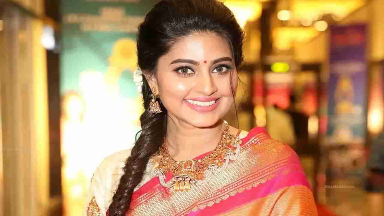 Sneha: పోలీసులను ఆశ్రయించిన హీరోయిన్ స్నేహ.. ఆ ఇద్దరు బెదింరిపులకు పాల్పడుతున్నారంటూ..