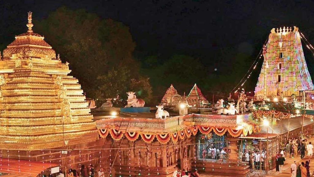 Karthika Masam: నేటి నుంచి శ్రీశైలంలో వైభవంగా కార్తీక మాసోత్సవాలు.. శివనామస్మరణతో మార్మోగుతున్న శైవ క్షేత్రాలు.. Karthika Masam: నేటి నుంచి శ్రీశైలంలో వైభవంగా కార్తీక మాసోత్సవాలు.. శివనామస్మరణతో మార్మోగుతున్న శైవ క్షేత్రాలు..