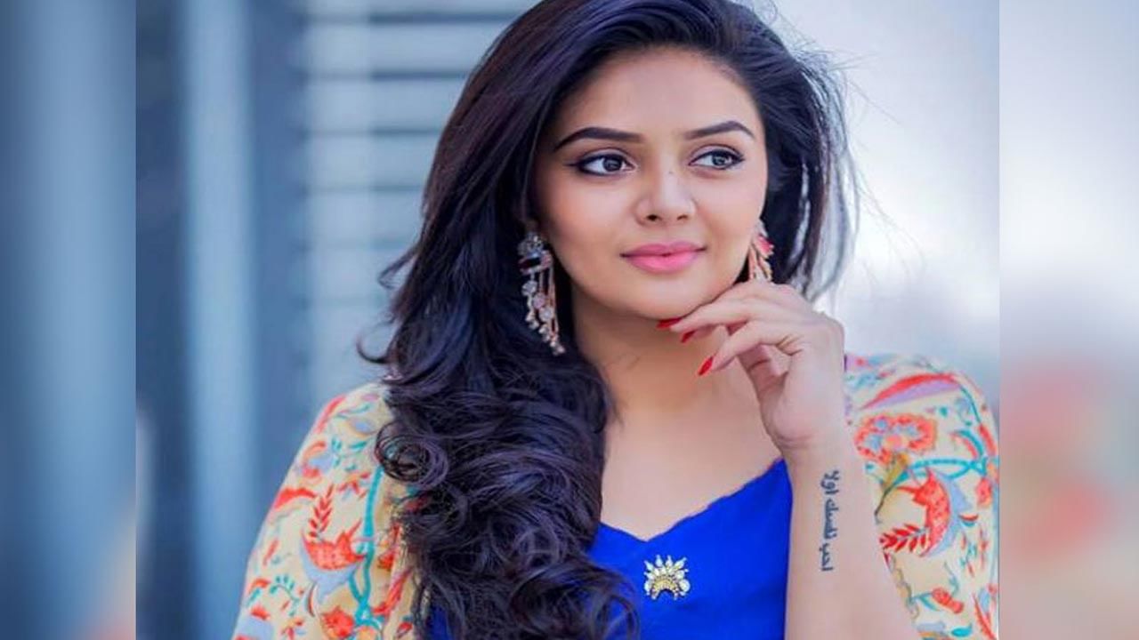 Sreemukhi: అప్పట్లో మంచు లక్ష్మి... ఇప్పట్లో శ్రీముఖి... ఆహా ఏమి రుచి!