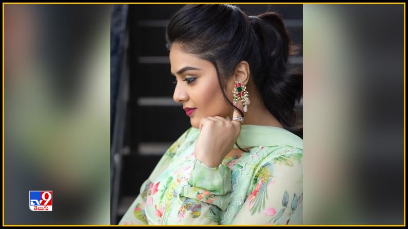 Sreemukhi New Photos. Credit by:Sreemukhi/Instagram