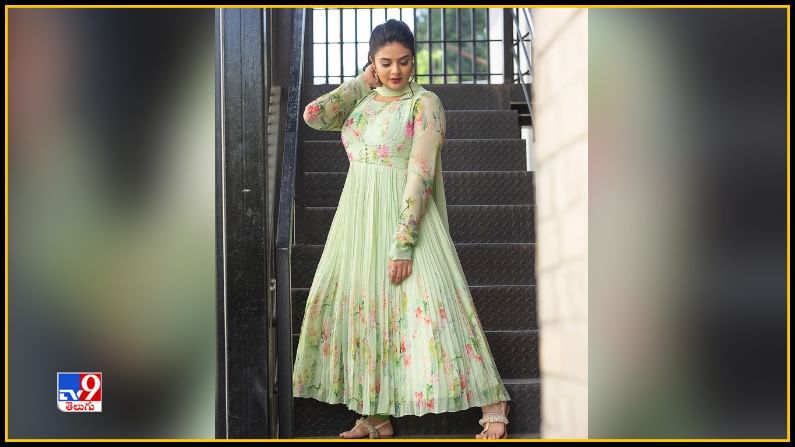 Sreemukhi New Photos. Credit by:Sreemukhi/Instagram