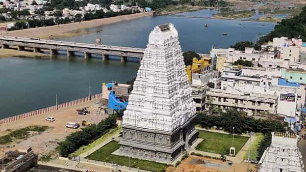 Srikalahasti: శ్రీకాళహస్తి గుడిలో అనుమానాస్పదంగా కనిపించిన బ్యాగ్... తెరిచి చూడగా..