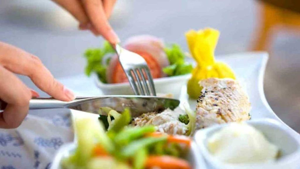Negative Calorie Food: బరువు తగ్గాలంటే నెగటివ్ కేలరీలు తీసుకోవాల్సిందే.. అలాంటి ఫుడ్స్, వాటి ఉపయోగాలు మీకోసం..! Negative Calorie Food: బరువు తగ్గాలంటే నెగటివ్ కేలరీలు తీసుకోవాల్సిందే.. అలాంటి ఫుడ్స్, వాటి ఉపయోగాలు మీకోసం..!