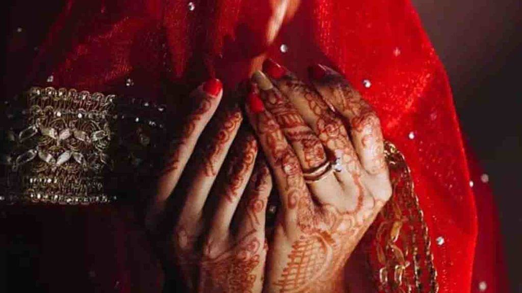 Crime News: కోటి ఆశలతో కొత్త కాపురంలో అడుగుపెట్టి నవ వధువు.. పెళ్లైన 27 రోజులకే మృతి.. పోలీసుల దర్యాప్తులో సంచలనాలు Crime News: కోటి ఆశలతో కొత్త కాపురంలో అడుగుపెట్టి నవ వధువు.. పెళ్లైన 27 రోజులకే మృతి.. పోలీసుల దర్యాప్తులో సంచలనాలు