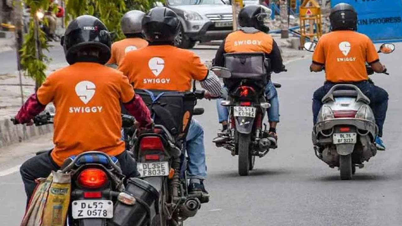 Swiggy: వినియోగదారులకు గుడ్‌ న్యూస్‌ చెప్పిన స్విగ్గీ.. ఇకపై అన్‌లిమిటెడ్‌ ఫ్రీ డెలవరీలు.. అయితే..