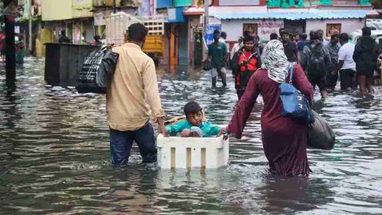 Chennai Rains: నీటమునిగిన చెన్నై మహానగరం.. ఆ రెండు రోజుల్లో అత్యంత భారీ వర్షాలు కురిసే అవకాశం..