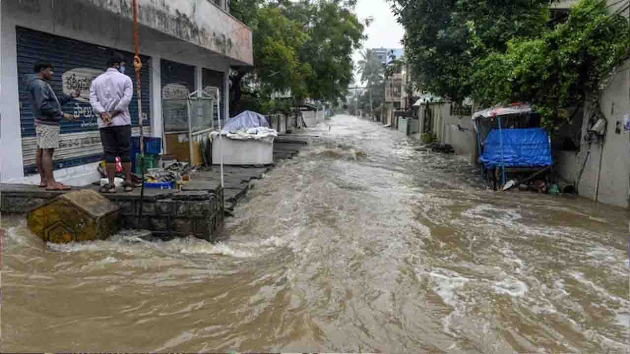 Tamil Nadu rains: తమిళనాడులో వర్ష బీభత్సం.. నీట మునిగిన కన్యాకుమారి.. 20 జిల్లాల్లో పాఠశాలలకు సెలవులు..