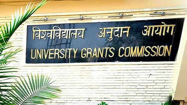 UGC Scholarships 2021: యూజీసీ ఈ విద్యార్థులకు స్కాలర్షిప్లని అందిస్తోంది.. ఎలా దరఖాస్తు చేయాలో తెలుసుకోండి..