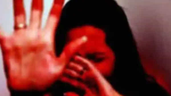 Crime News: పిల్లల కోసం దారుణం.. 16 నెలల పాటు మహిళపై అత్యాచారం.. నిందితుడికి సహకరించిన భార్య..