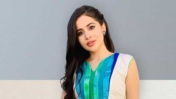 Urfi Javed : బిగ్బాస్ నటి డ్రస్పై నెటిజన్ల విసుర్లు.. వార్డ్రోబ్ కలెక్షన్ చెత్తగా ఉందని ట్రోలింగ్..