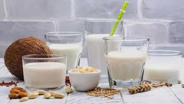 Vegan Milk: శాఖాహార పాలు అంటే ఏమిటి.. వాటిల్లో రకాలు.. ఉపయోగాలు..
