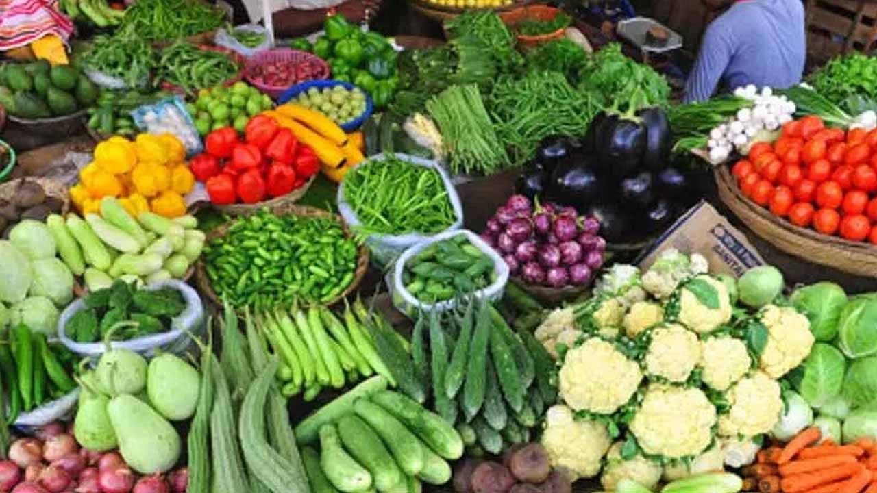 Vegetable prices: సామాన్యులకు షాక్..పెట్రోల్‌, డీజిల్‌కు పోటీగా కూరగాయలు